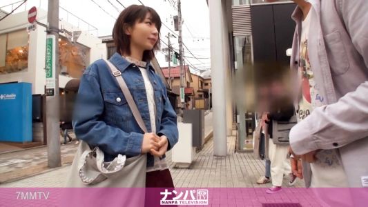 200GANA-2060 嚴重調情，第一槍。 1316 抓到在原宿逛街的天真的雜貨店妹子打賞得到了。本來不想拍AV的，但是用電動按摩器自慰的時候，開始覺得爽了。。。