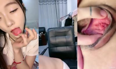 순수한 욕망의 궁극의 아름다움! 달콤하고 흥분! JK는 손가락을 핥아 아빠를 부르는 척하고 흰색 스타킹을 신고 더블 딜도를 착용합니다.