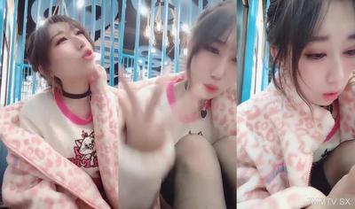 Two Female Anchors Met To Eat Hot Pot ~ Spraying Water In The Hot Pot Restaurant! 【Fasisi】