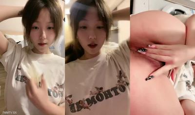 달콤한 소녀! 옆집 언니 타입! 다정하게 말하고, 옷을 들어 젖가슴을 바라보고, 땅바닥에 앉아 보지를 비비고, 헐떡이며 신음하며 아빠를 부른다