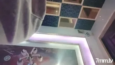 歌廳探花專攻KTV小姐姐深夜場叫了兩個妹子一人一個4P 沙發上翹起屁股後入撞擊抬起雙腿猛操晃動大奶子