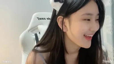 [유니버설 무적 초순수 미소녀] 드디어 바다에 가서 희귀 한 3 점 완전 노출로 모든 인터넷 유명인을 죽이다