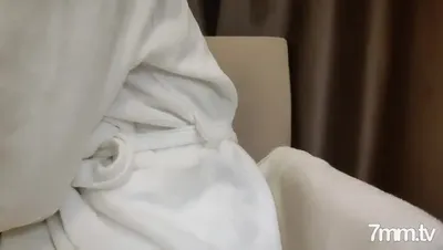 Xiaodong, Xiaodongyuan, A Thousand People Beheaded, The Top Sweet Short-haired Beauty In The Middle Of The Night, Knelt Down, Deep Throated, Stood Up And Fucked, And Blew In Front Of The Camera