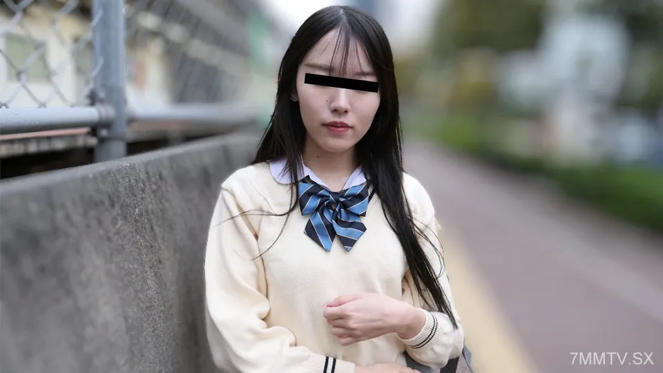 081425_01 A Girl In Uniform Plays On The Train Yamashita Moeka